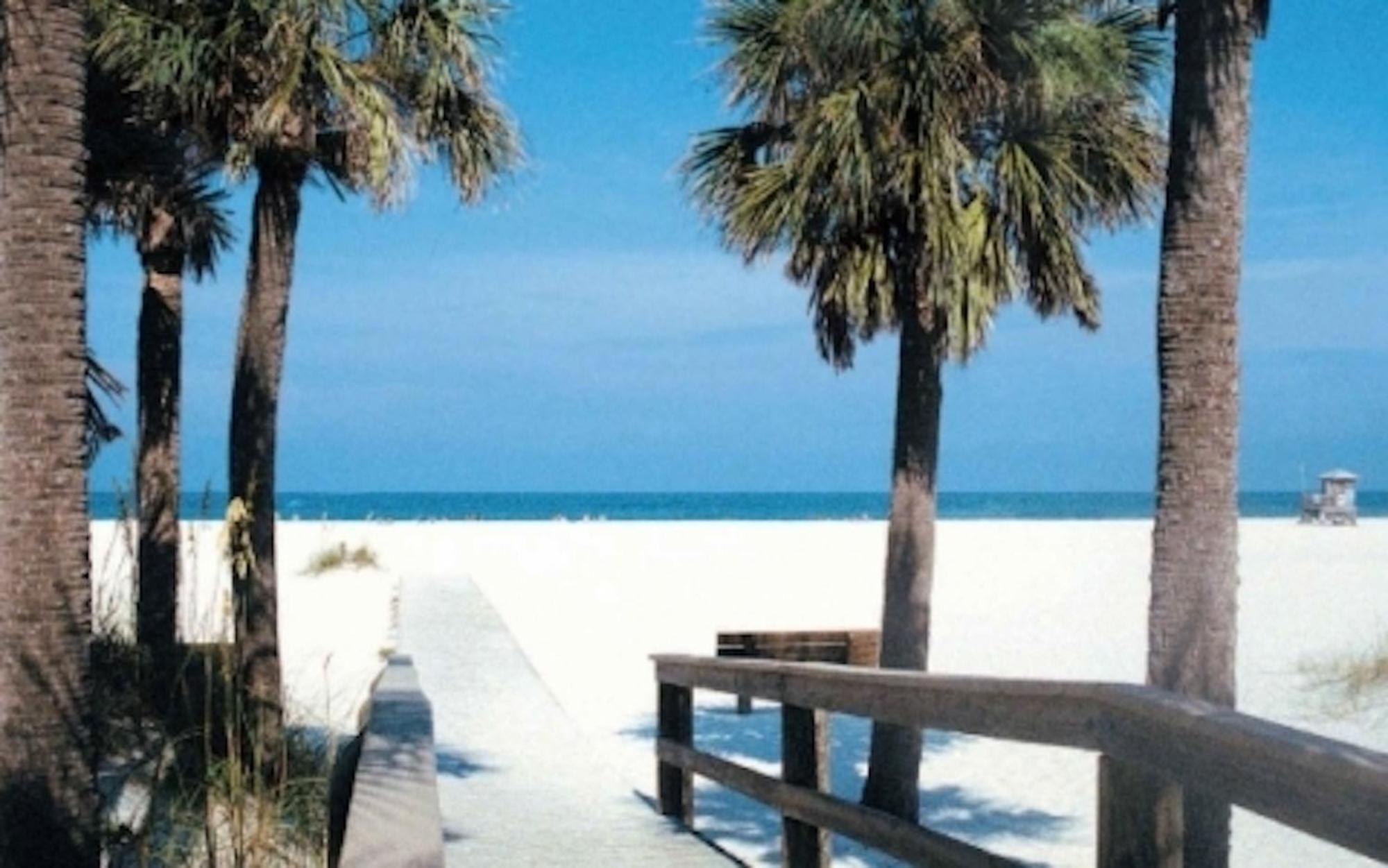 Bermuda Bay Beach Club Sankt Petersburg Exterior foto