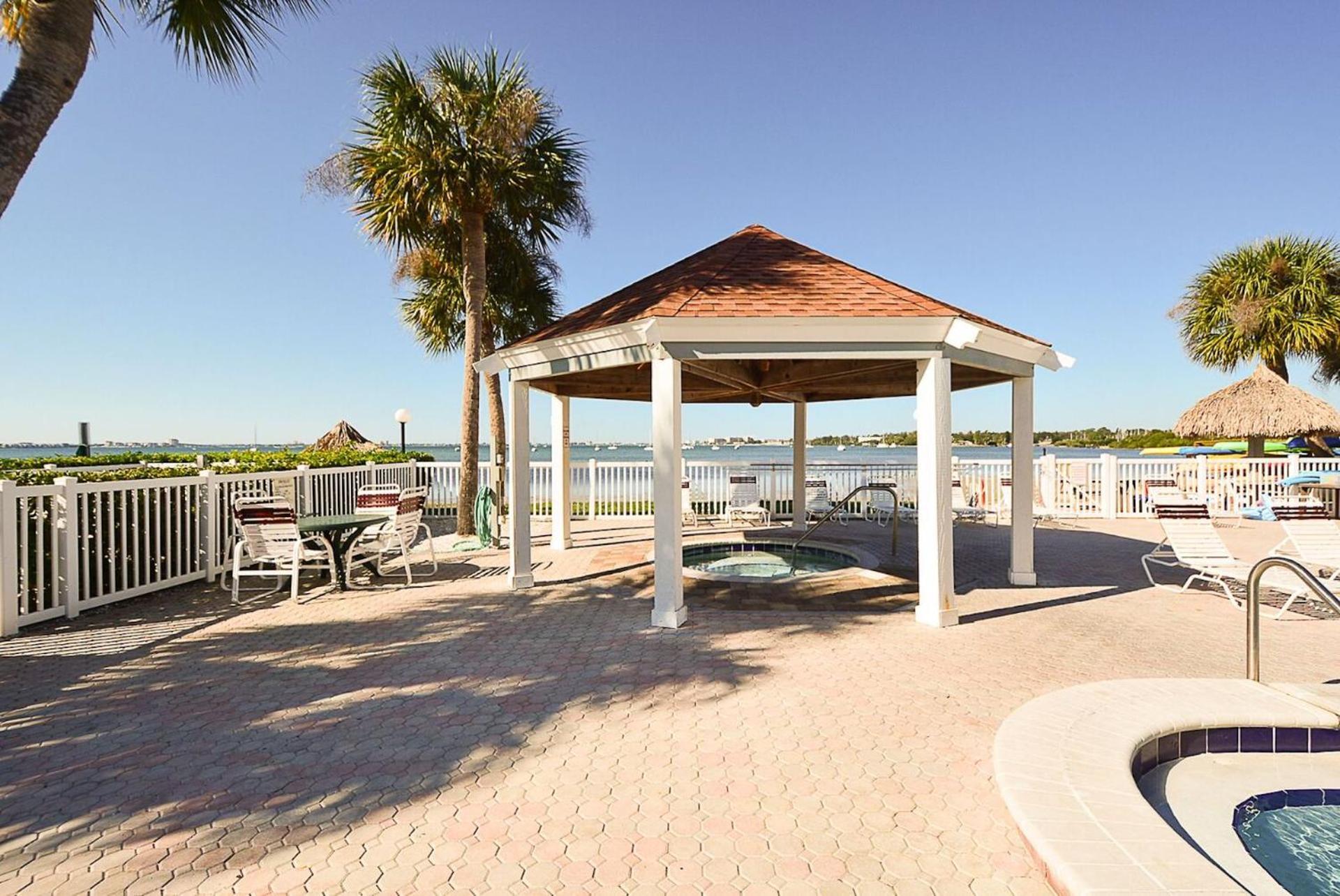 Bermuda Bay Beach Club Sankt Petersburg Exterior foto