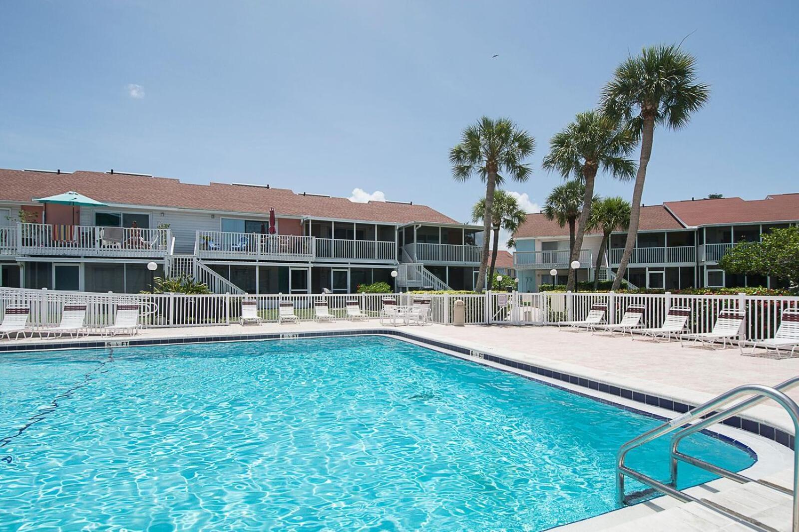 Bermuda Bay Beach Club Sankt Petersburg Exterior foto