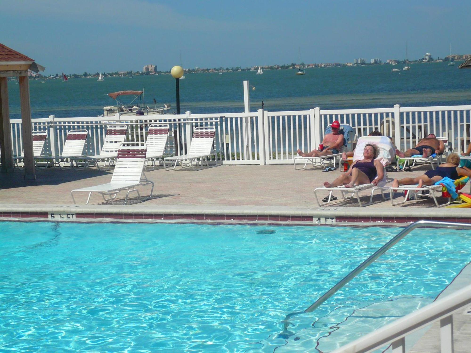Bermuda Bay Beach Club Sankt Petersburg Exterior foto
